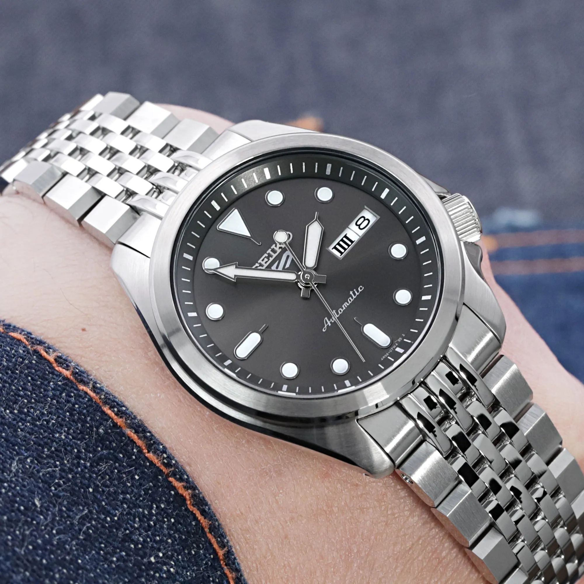 Asteroid for Seiko 5 Sports 40mm V-Clasp, Brushed with Polished Center