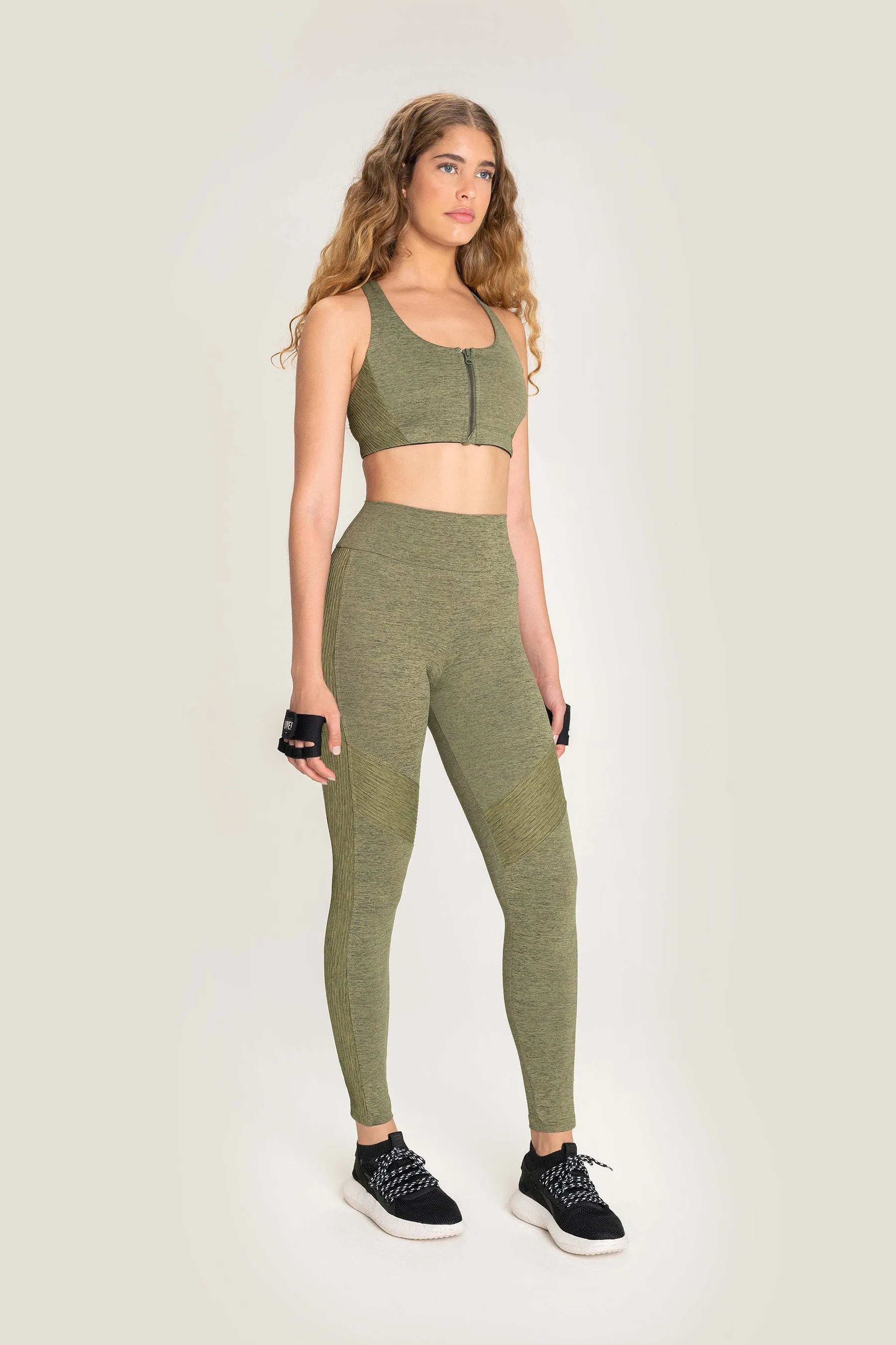 Groove Zip Mid Sports Bra